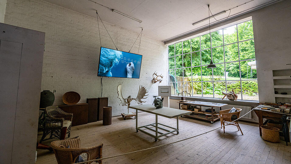 Die Werkstatt im ehemaligen Wohnhaus 'Ganslberg' des Bildhauers Fritz Koenig. Zum Abschluss des 100. Geburtstagsjahres des international renommierten Bildhauers Fritz Koenig (1924-2017) ist auf dem Anwesen bis zum 27. Juli 2025 die Ausstellung 'Kosmos Koenig' zu sehen.&nbsp;