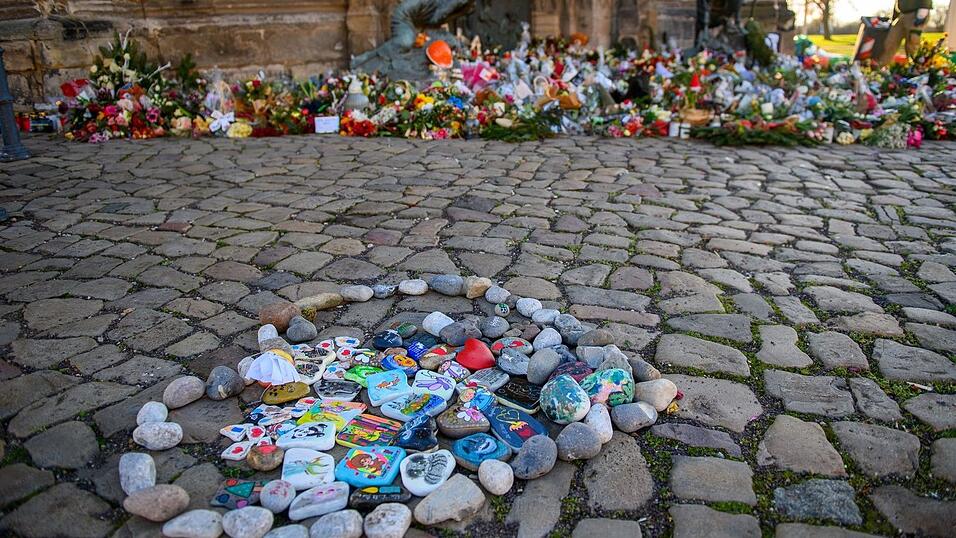 Bis heute ist der Platz vor der Johanniskirche ein Anlaufpunkt f&uuml;r viele Menschen. (Archivbild)