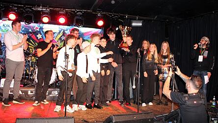 Erstklassig: Die Band „First Class“ gewinnt den Bandcontest des Kreisjugendrings Cham. Erstklassig: Die Band „First Class“ gewinnt den Bandcontest des Kreisjugendrings Cham.