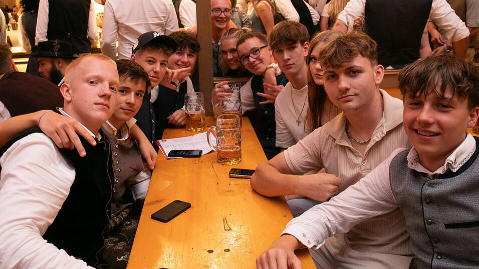 Die Partybilder vom Samstag, 16. August, aus dem Festzelt Krönner. Die Partybilder vom Samstag, 16. August, aus dem Festzelt Krönner.
