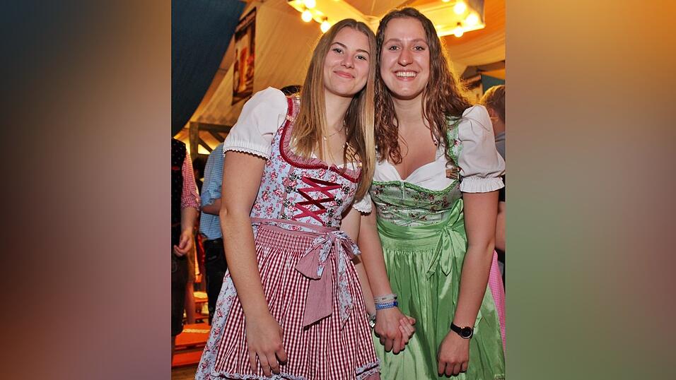 Auch am Freitag war super Stimmung am Ergoldinger Volksfest. Auch am Freitag war super Stimmung am Ergoldinger Volksfest.