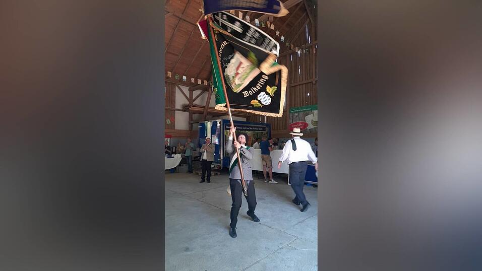 Mit schwingenden Fahnen begingen die Wolkeringer am Wochenende ihre 1200-Jahr-Feier. Mit schwingenden Fahnen begingen die Wolkeringer am Wochenende ihre 1200-Jahr-Feier.