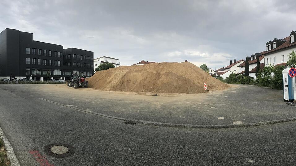 Paradebeispiel für den Bau-Turbo: ein Grundstück am Malzmühlweg, auf dem jetzt 36 Wohnungen entstehen. Paradebeispiel für den Bau-Turbo: ein Grundstück am Malzmühlweg, auf dem jetzt 36 Wohnungen entstehen.