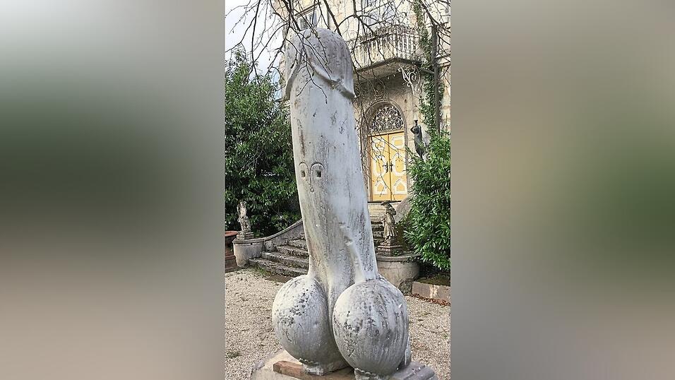 So gerade steht ein Penis selten. Foto: Fotokerschi.At/Werner Kerschbaum/APA/dpa
