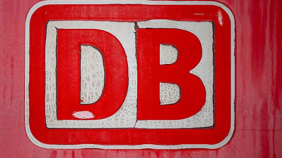 Die Deutsche Bahn will die Illertalbahn in Schwaben binnen etwa der kommenden zehn Jahre ausbauen. (Symbolbild) Die Deutsche Bahn will die Illertalbahn in Schwaben binnen etwa der kommenden zehn Jahre ausbauen. (Symbolbild)