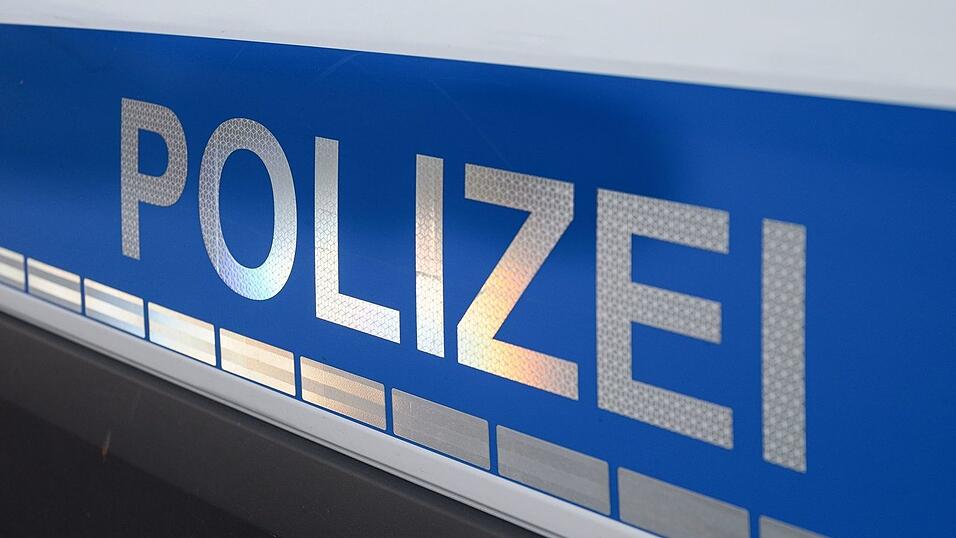 Die Fahrbahn war f&uuml;r die Dauer der Unfallaufnahme gesperrt. (Symbolbild)