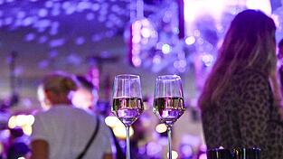 Zwei 17-J&auml;hrige haben versucht, mit ausgeliehenen Ausweisen in ein erst ab 18 Jahren zugelassenes Lokal zu kommen. (Symbolbild)