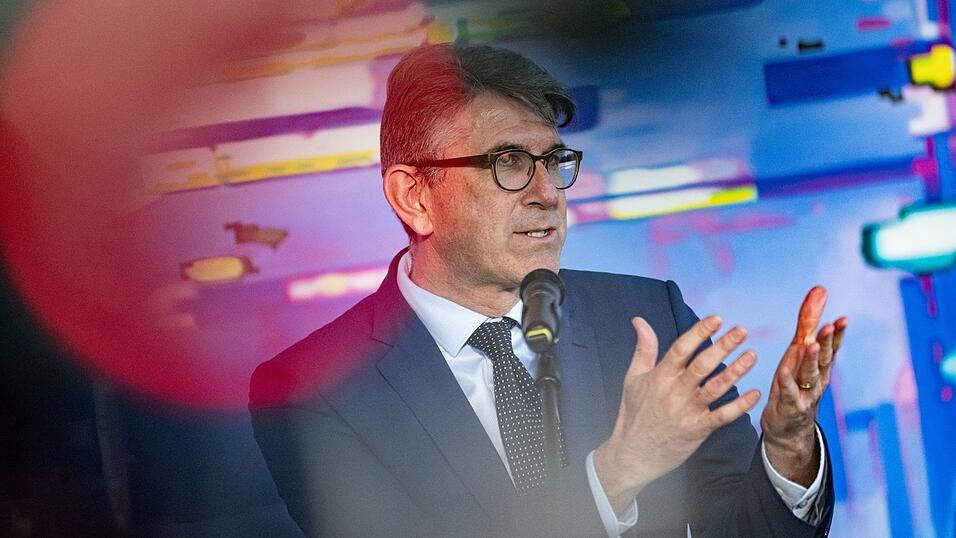 Kulturstaatsminister Weimer sucht seit Monaten Wege f&uuml;r eine bessere Verg&uuml;tung von K&uuml;nstlern auf Musikstreamingdiensten. (Archivbild)