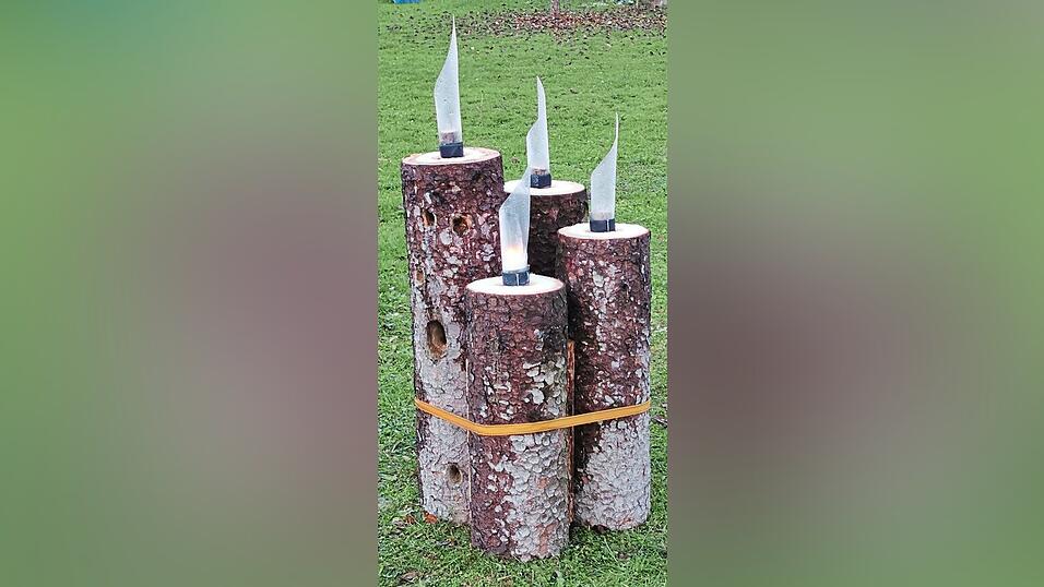 An jedem Adventssonntag wird eine Kerze vom Trachtenverein im Feng-Shui-Park entzündet. An jedem Adventssonntag wird eine Kerze vom Trachtenverein im Feng-Shui-Park entzündet.