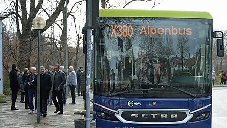 Der Alpenbus soll Murnau im Westen und Rosenheim im Osten verbinden.