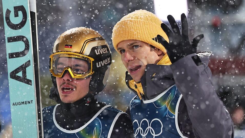 Philipp Raimund und Andreas Wellinger verpassen im Schneetreiben eine Medaille.