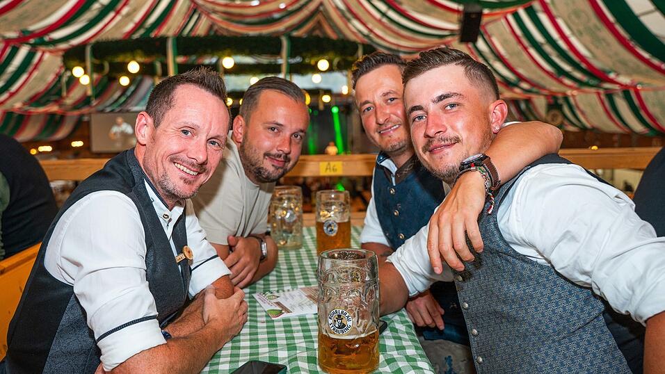 Die Partybilder vom Montag, 17. August, aus dem Festzelt Weckmann. Die Partybilder vom Montag, 17. August, aus dem Festzelt Weckmann.