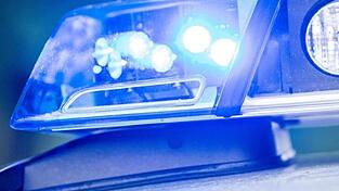 Nach einer Auseinandersetzung in der Bahnhofstra&szlig;e in Straubing bittet die Polizei um Hinweise (Symbolbild).