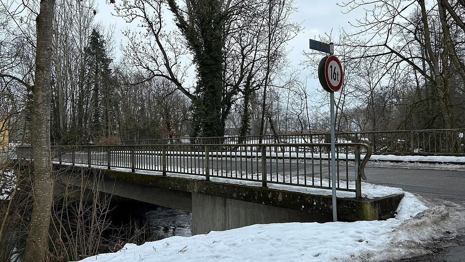 Die Br&uuml;cke wird im Rahmen der Sanierung vollst&auml;ndig erneuert.
