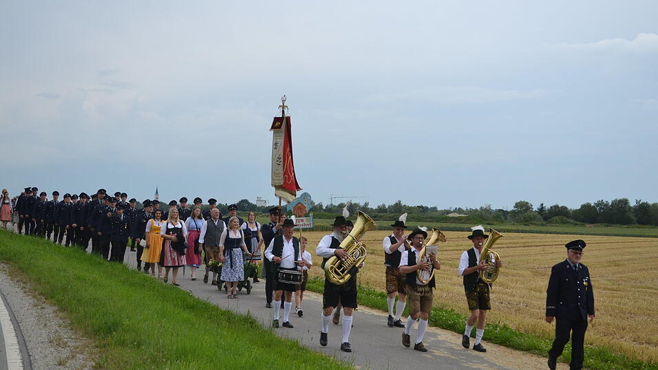 Die Wallersdorfer marschierten nach Moosf&uuml;rth.
