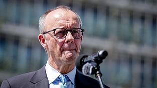 Kanzler Merz &auml;u&szlig;ert sich in Indien mit deutlichen Worten zur Lage im Iran.