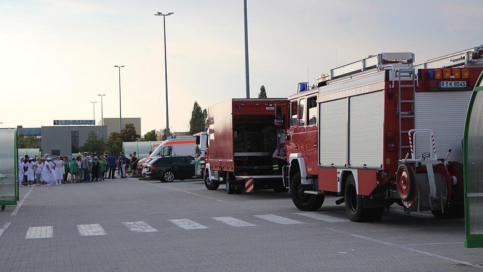 Ein Gasleck im Globus in Neutraubling hat am Freitag einen Großeinsatz ausgelöst. Ein Gasleck im Globus in Neutraubling hat am Freitag einen Großeinsatz ausgelöst.
