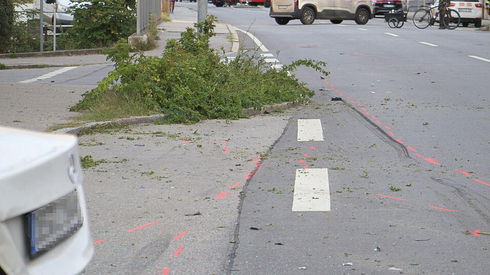 Bei einem Unfall in Plattling (Kreis Deggendorf) ist am Mittwoch ein Mensch gestorben.