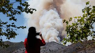 Die Feuerwehr k&auml;mpft gegen mehrere Br&auml;nde im S&uuml;den Kaliforniens.