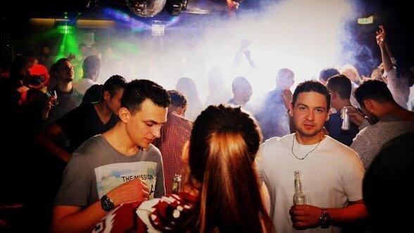 Auch in der Straubinger Diskothek Onyx wurde am Wochenende wild gefeiert. Auch in der Straubinger Diskothek Onyx wurde am Wochenende wild gefeiert.