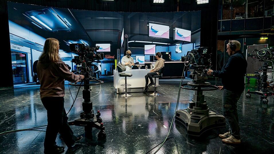 Im SWR-Studio entstanden die digitalen Kulissen für „Fehler im System“, eine Mischung aus Rollenspiel und Drama. Im SWR-Studio entstanden die digitalen Kulissen für „Fehler im System“, eine Mischung aus Rollenspiel und Drama.