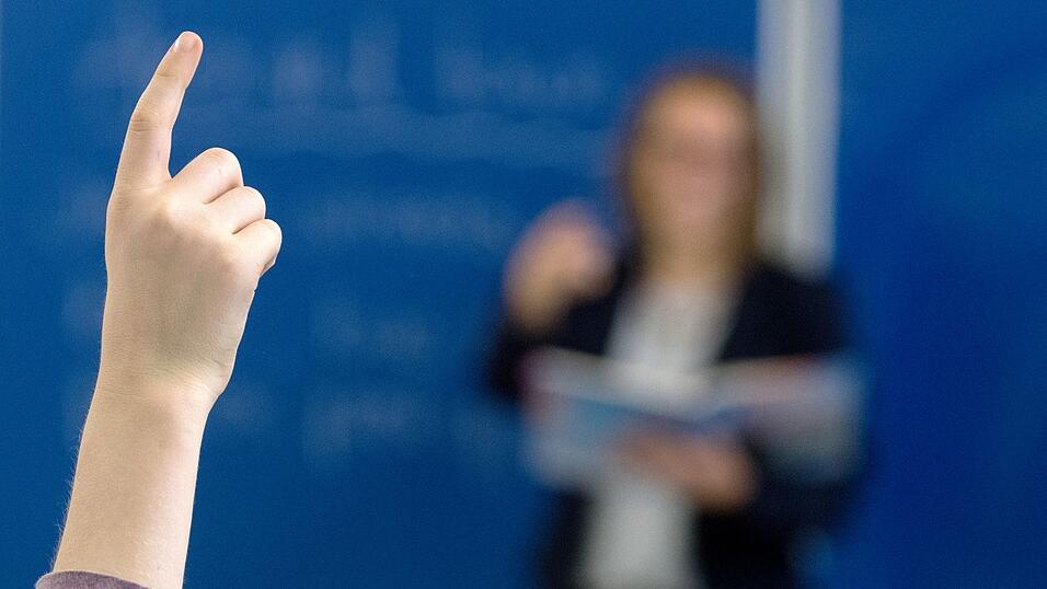 Im Schulalltag gibt es viele Regeln - für Schülerinnen und Schüler ebenso wie für Lehrkräfte. (Symbolbild)