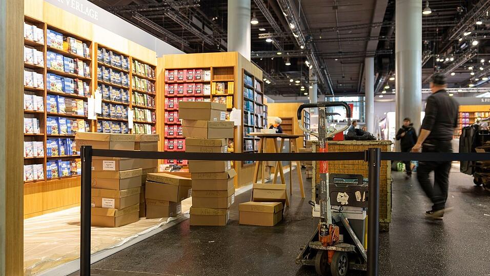 Ausgerechnet zum Start der Frankfurter Buchmesse sind haben die Verlage Probleme, erfolgreiche Bücher nachzudrucken. Ausgerechnet zum Start der Frankfurter Buchmesse sind haben die Verlage Probleme, erfolgreiche Bücher nachzudrucken.