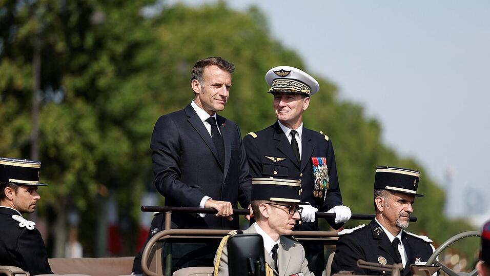 Pr&auml;sident Macron nahm zum Ende seiner zweiten Amtszeit die Parade zum Nationalfeiertag zum zehnten und letzten Mal ab.