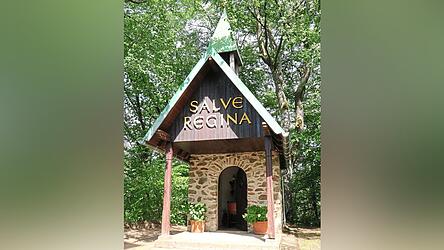 Die Salve Regina Kapelle auf dem Bleschenberg ist Anziehungspunkt und Herzensangelegenheit f&uuml;r die Dorfgemeinschaft Sinzendorf-Haschaberg, daran hat sich in all den Jahren nichts ge&auml;ndert.