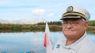 Kapit&auml;n Leo Steiner ist einer von insgesamt acht Kapit&auml;nen, die seit 2007 G&auml;ste &uuml;ber den See fahren.