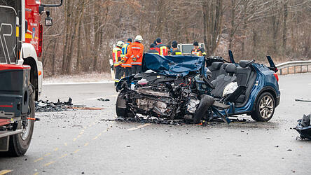 Ein Audi geriet auf der B299 in den Gegenverkehr.