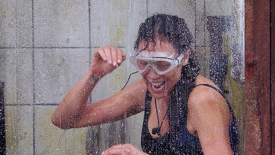 Lilly Becker begleitete Maurice Dziwak in die Pr&uuml;fung an Tag 14.