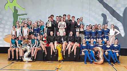 Freuen sich über ihren Erfolg in Rosenheim.