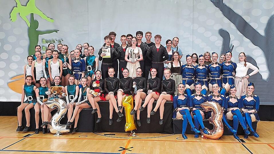 Freuen sich über ihren Erfolg in Rosenheim.