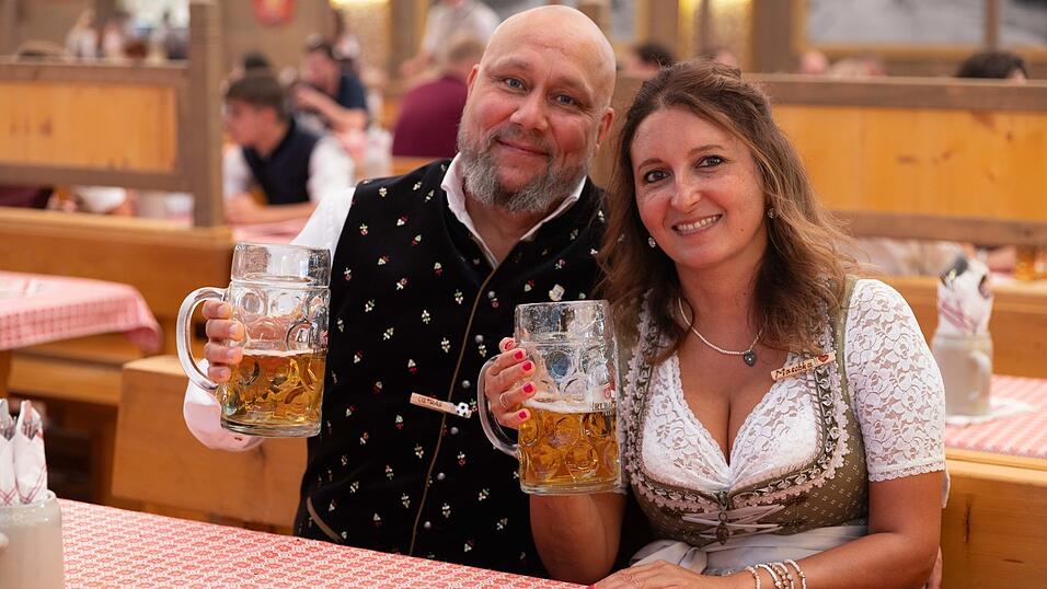 Die Partybilder vom Dienstag, 11. August, aus dem Festzelt Krönner. Die Partybilder vom Dienstag, 11. August, aus dem Festzelt Krönner.