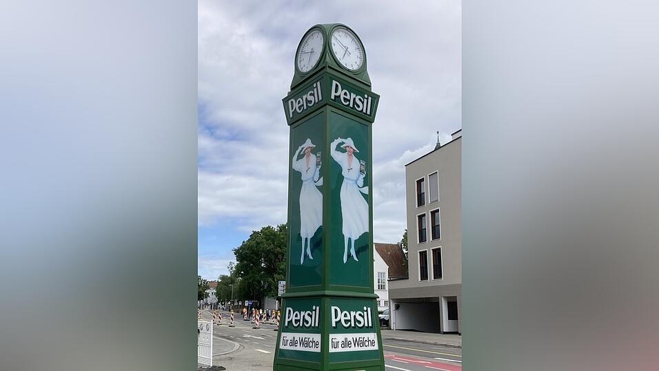 Die Persiluhr an der Inneren Passauer Stra&szlig;e war vor&uuml;bergehend au&szlig;er Betrieb. Tagelang verharrten die Zeiger auf elf vor Sieben.
