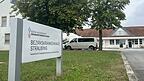 Der Eingangsbereich des Bezirkskrankenhauses im Straubinger Ortsteil Lerchenhaid.