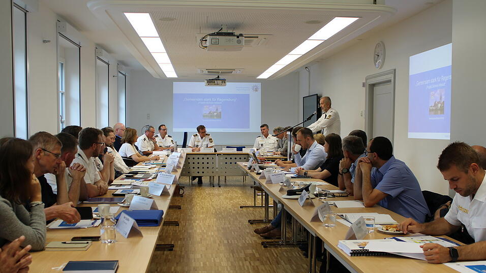 Die Arbeitsgruppe &bdquo;Gemeinsam stark f&uuml;r Regensburg&ldquo; hat sich in dieser Woche getroffen. Thema waren weitere Ma&szlig;nahmen f&uuml;r die Sicherheit im Bahnhofsviertel.