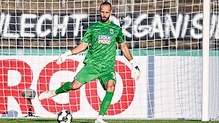Routinier Ortag soll seine Erfahrung in F&uuml;rth an junge Keeper weitergeben. (Archivbild)