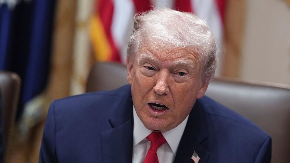 Trump spricht von einer angeblichen Angriffspause Moskaus auf ukrainische Städte. Trump spricht von einer angeblichen Angriffspause Moskaus auf ukrainische Städte.