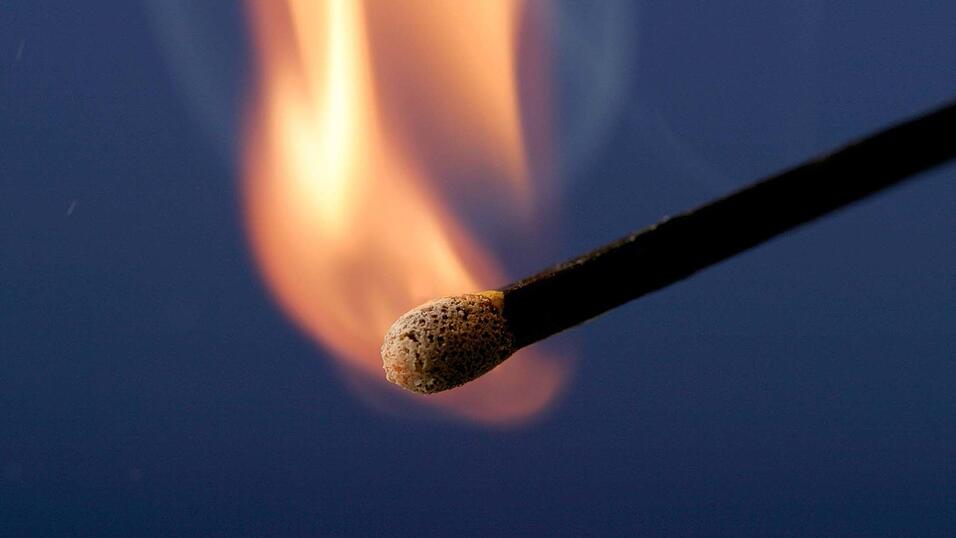 Könnte es sich hier um Brandstiftung handeln? Die Kripo ermittelt. (Symbolbild) Könnte es sich hier um Brandstiftung handeln? Die Kripo ermittelt. (Symbolbild)