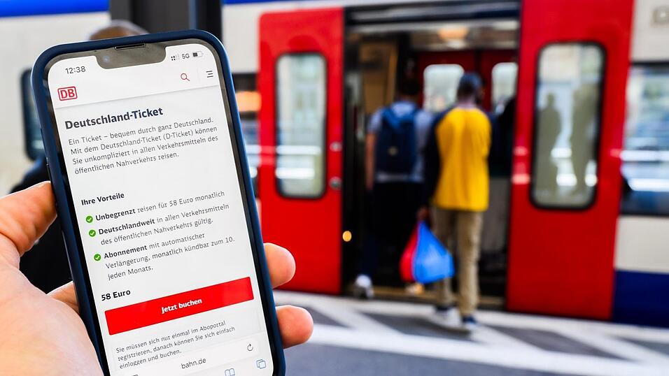 Nutzern des Deutschlandtickets droht wegen eines Finanzstreits von Bund und Ländern erneut Unsicherheit. Nutzern des Deutschlandtickets droht wegen eines Finanzstreits von Bund und Ländern erneut Unsicherheit.