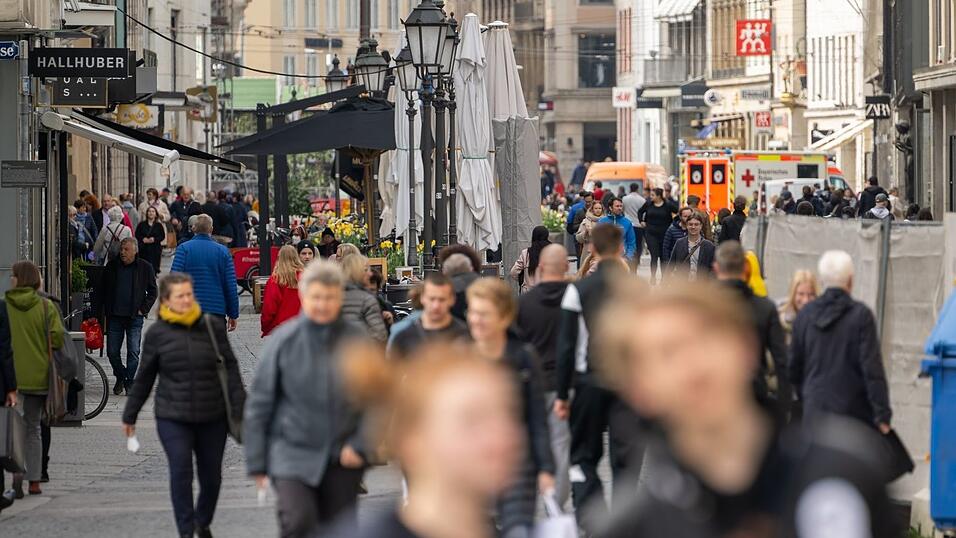 Eigentlich hatte der bayerische Einzelhandel auf ein gutes Einkaufswochenende gehofft. (Archivbild) Eigentlich hatte der bayerische Einzelhandel auf ein gutes Einkaufswochenende gehofft. (Archivbild)