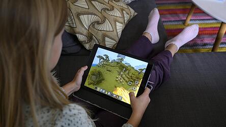 Sogar in an sich harmlosen Spielen wie &bdquo;Minecraft&ldquo; k&ouml;nnen sich extremistische Inhalte verstecken. (Symbolbild)