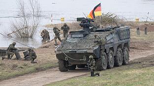 Auch in Deutschland wird diskutiert, ob Soldaten der Bundeswehr als Friedenstruppen in der Ukraine dienen könnten.