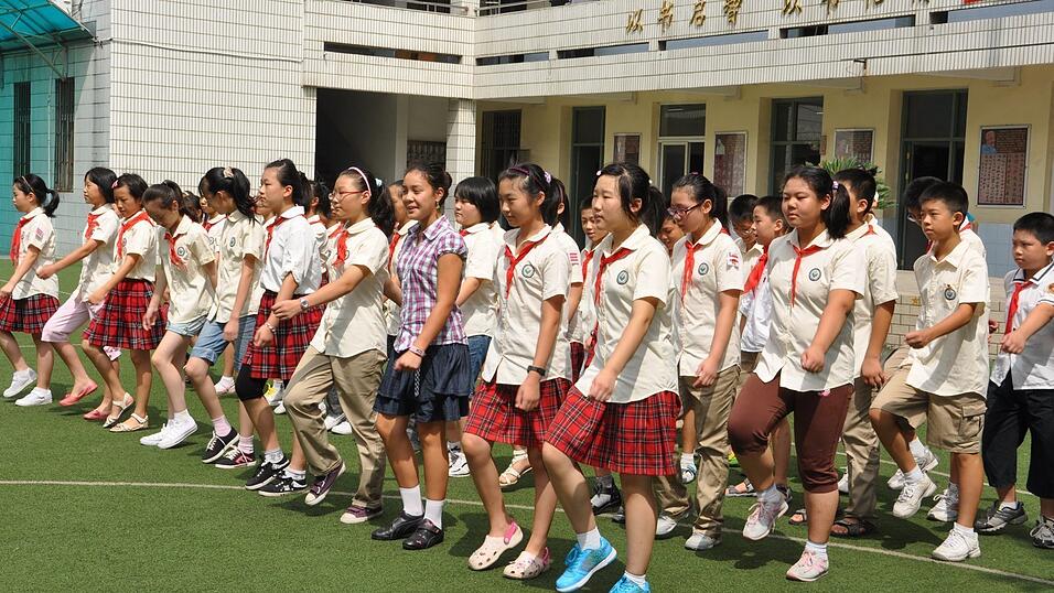 Stefanie Maier hat ihre Oma in China besucht. Bei der Gelegenheit ist sie eine Woche auf eine chinesische Grundschule gegangen.