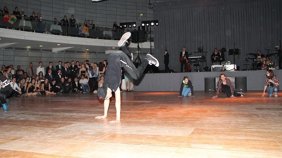 Die Bilder vom Abschlussball der Tanzschule Seidel in der Fraunhofer-Halle am 28. November. Die Bilder vom Abschlussball der Tanzschule Seidel in der Fraunhofer-Halle am 28. November.