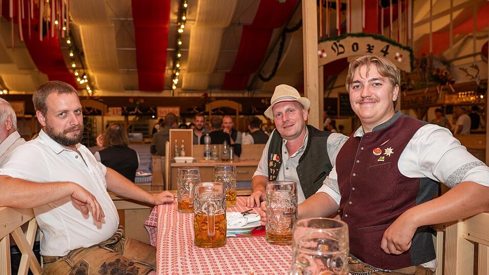 Die Partybilder vom Sonntag, 16. August, aus dem Festzelt Greindl. Die Partybilder vom Sonntag, 16. August, aus dem Festzelt Greindl.