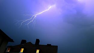 Blitz, Hagel, Donner: Das Unwetter sorgte f&uuml;r zahlreiche Eins&auml;tze, vor allem im S&uuml;den und Osten Bayerns. (Archivbild)