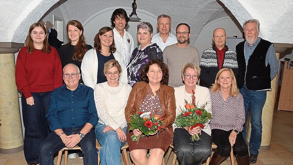 Eine starke Gemeinderatsliste mit viel Frauen-Power. Ruth Müller (sitzend, 3.v.l.) mit den Gemeinderatskandidaten der SPD Buch.
